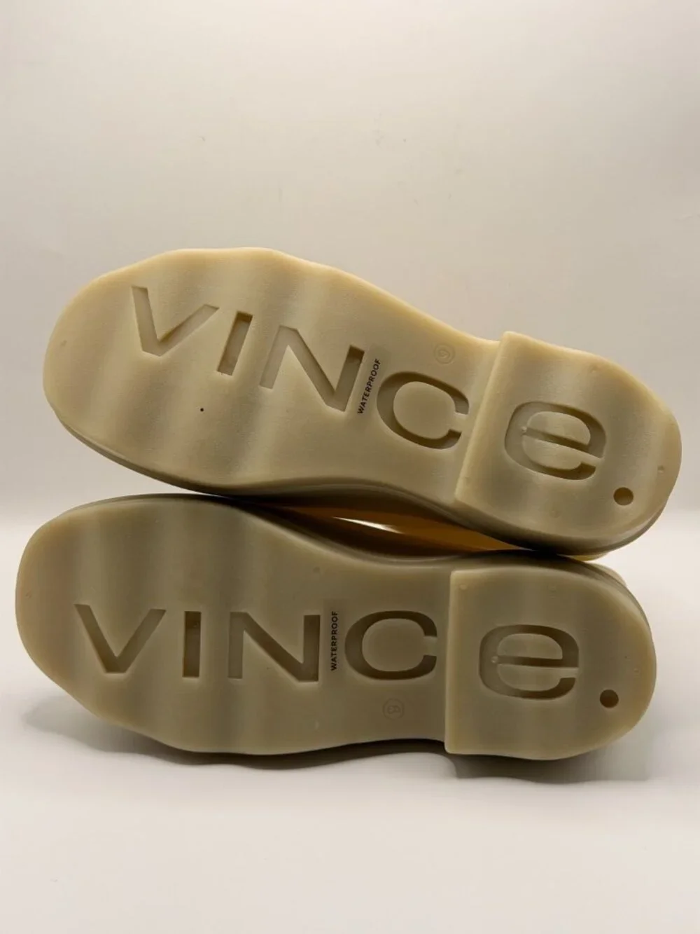 Vince women nia